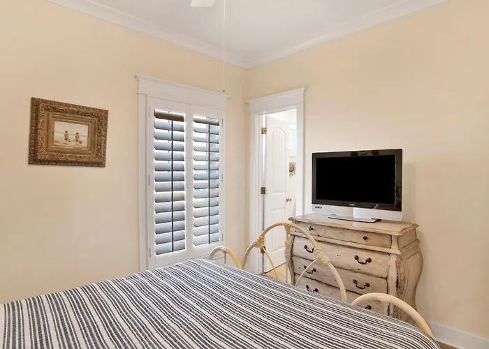 "a Step Away" House Holiday home *